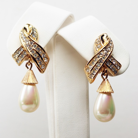 ⚜️ Vintage Christian Dior Pearl Drop Earrings - Picture 13 of 16